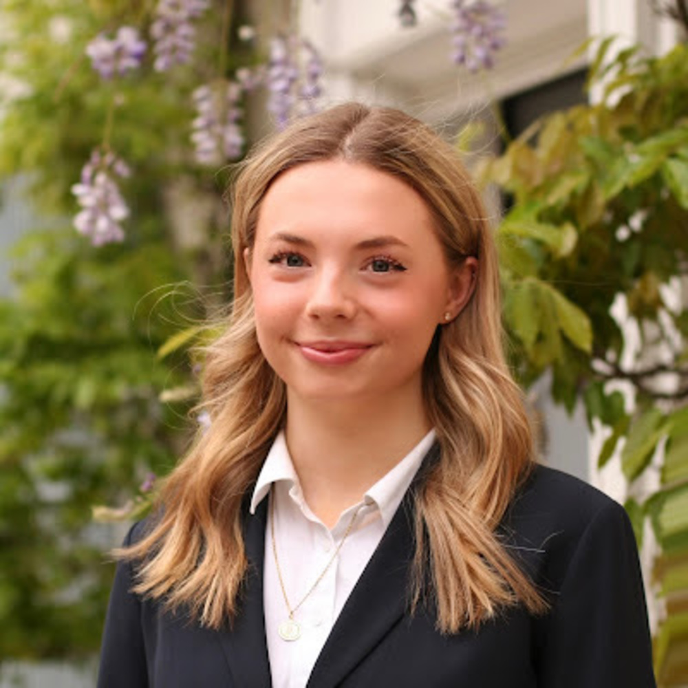 Meet your Posher, Julia